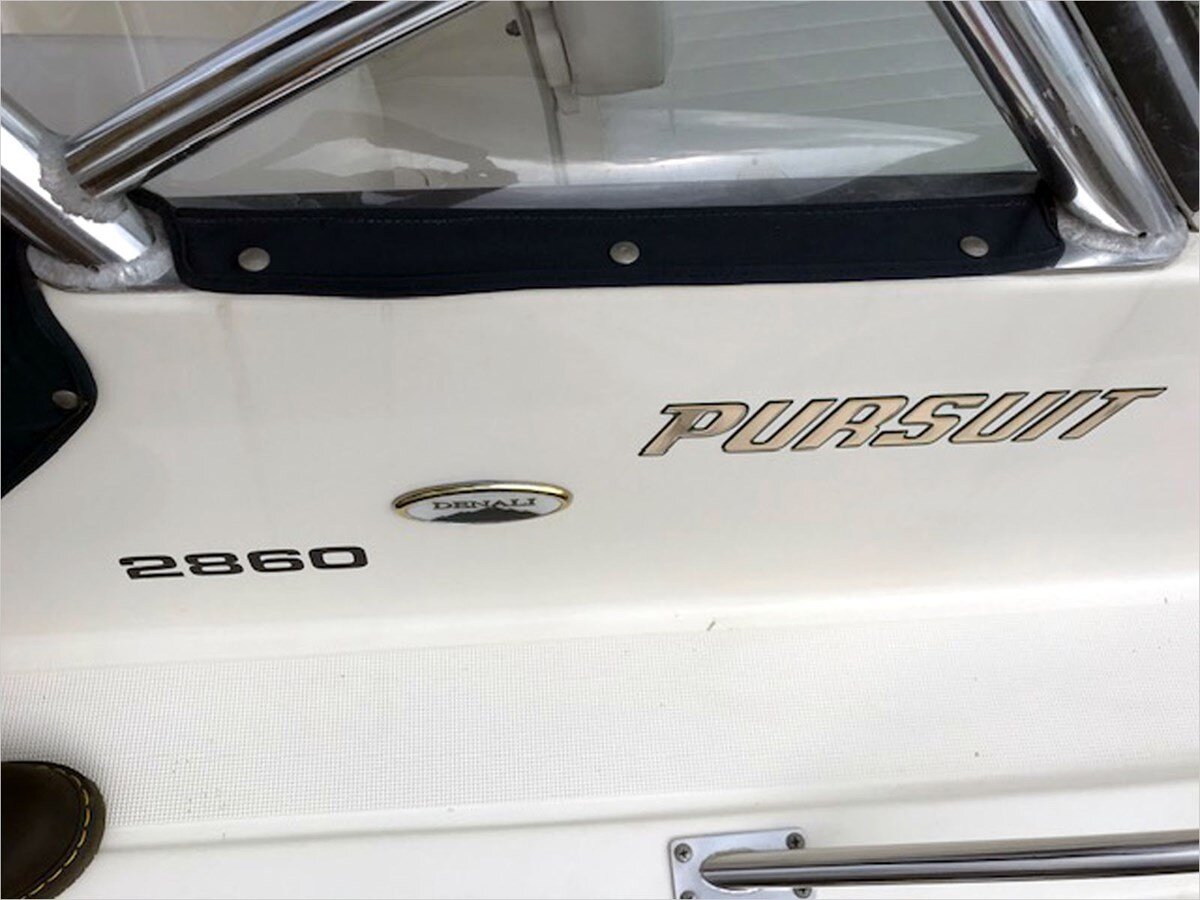 2001-pursuit-28-0b3c4d