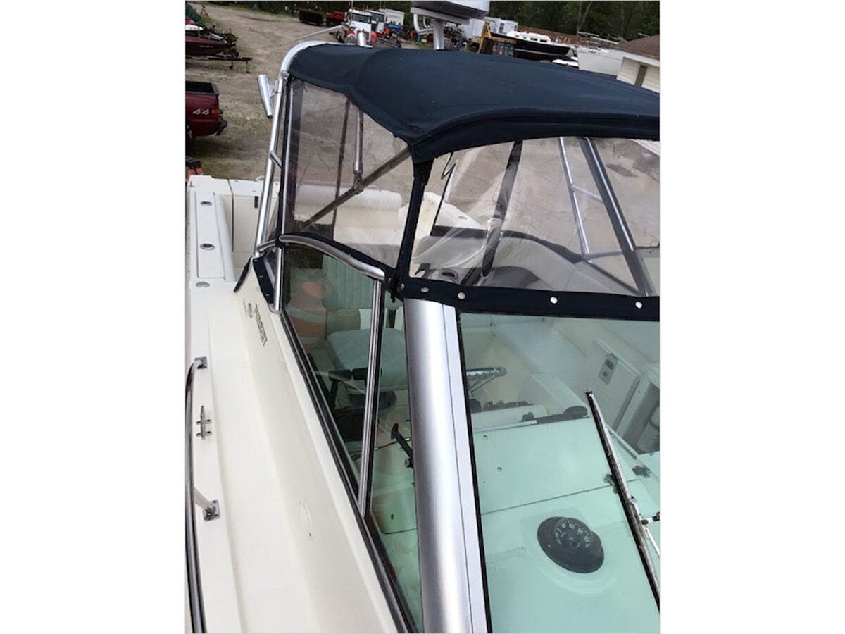 2001-pursuit-28-0b3c4d