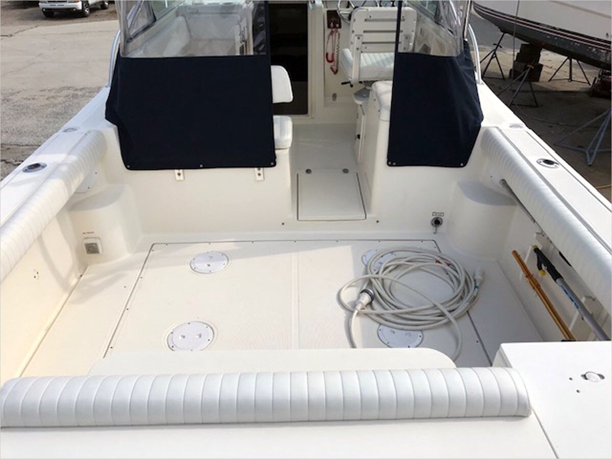 2001-pursuit-28-0b3c4d