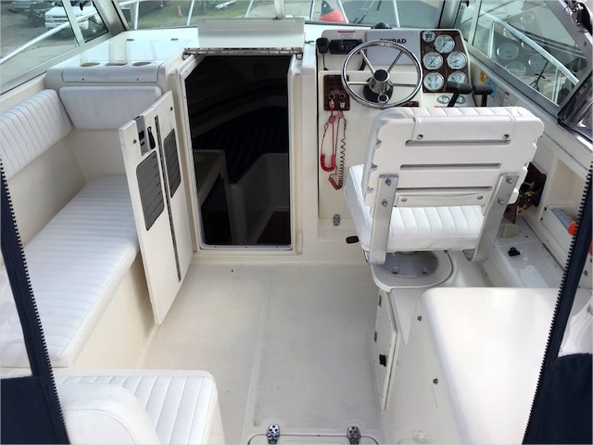 2001-pursuit-28-0b3c4d