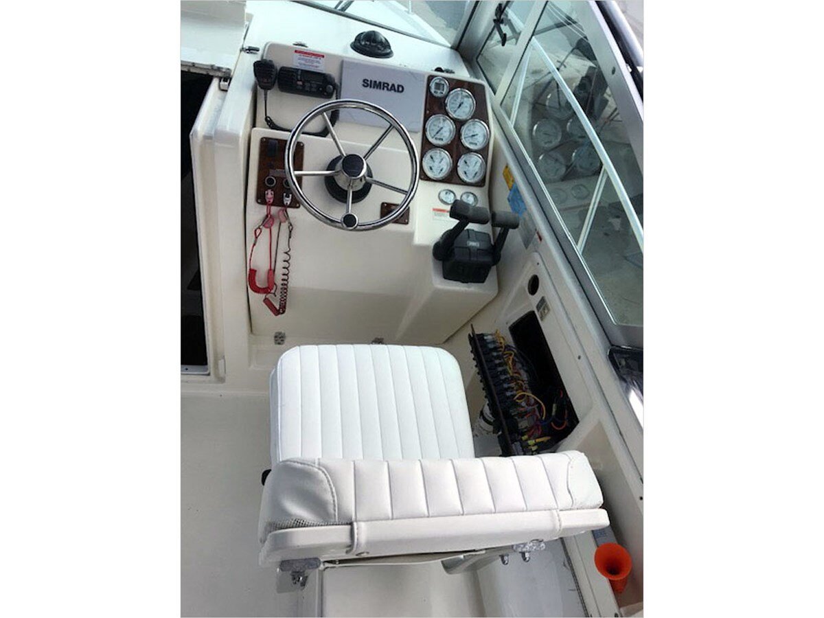 2001-pursuit-28-0b3c4d