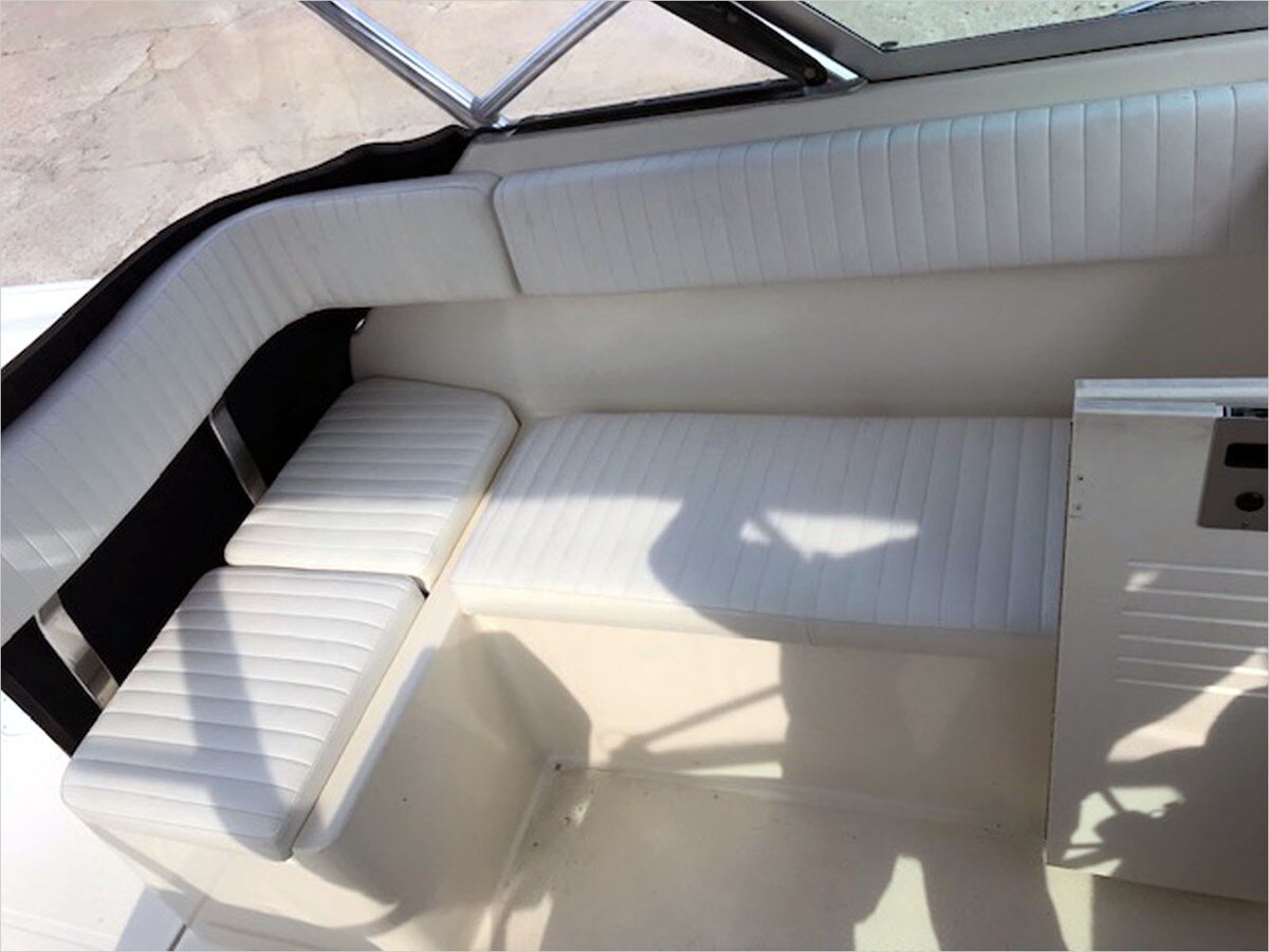 2001-pursuit-28-0b3c4d