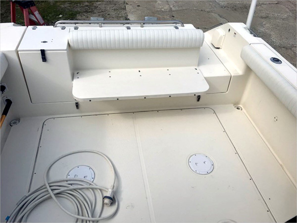 2001-pursuit-28-0b3c4d