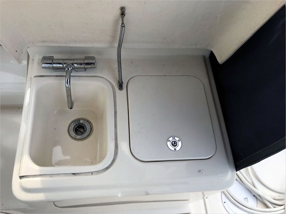 2001-pursuit-28-0b3c4d