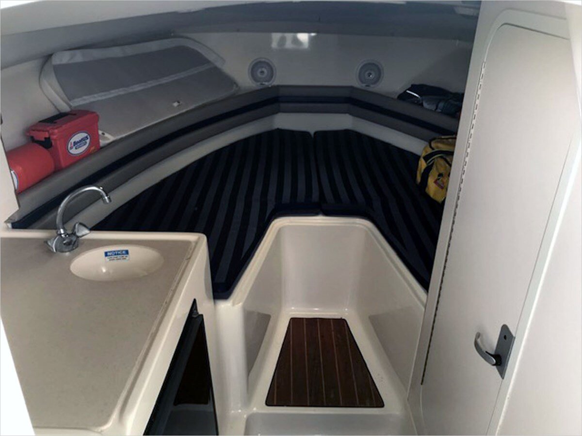 2001-pursuit-28-0b3c4d