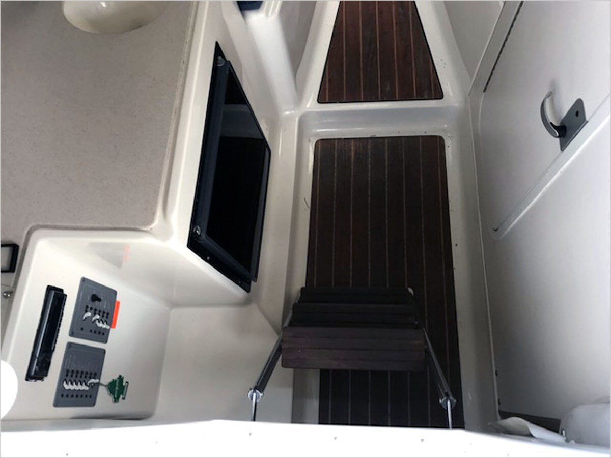 2001-pursuit-28-0b3c4d