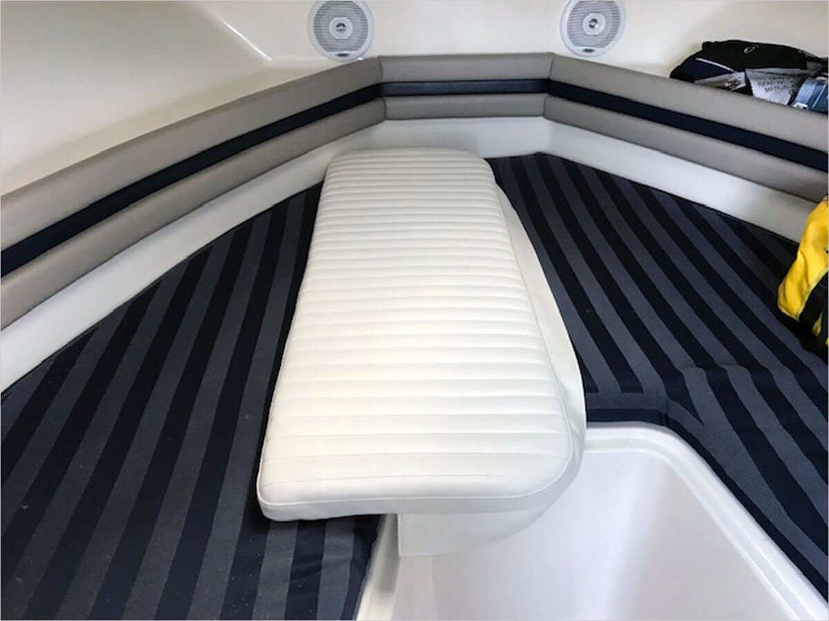 2001-pursuit-28-0b3c4d