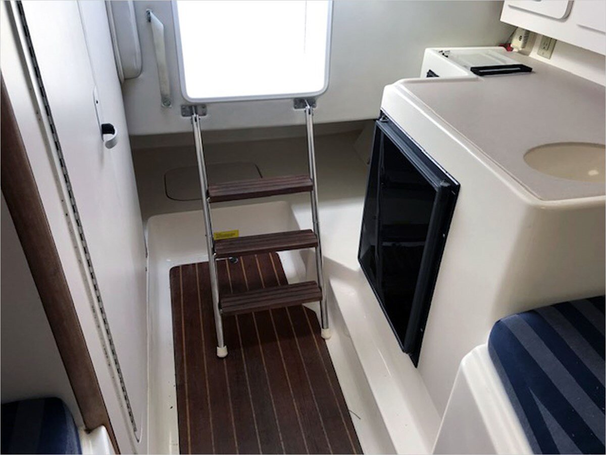 2001-pursuit-28-0b3c4d