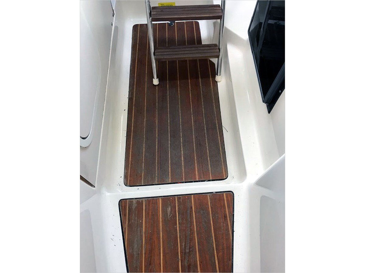 2001-pursuit-28-0b3c4d