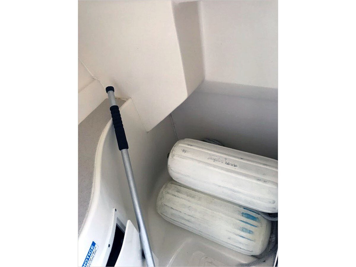 2001-pursuit-28-0b3c4d