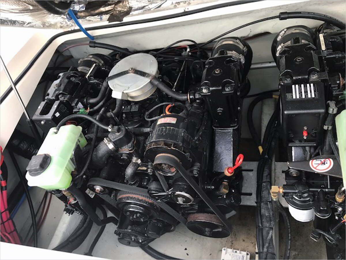 2001-pursuit-28-0b3c4d