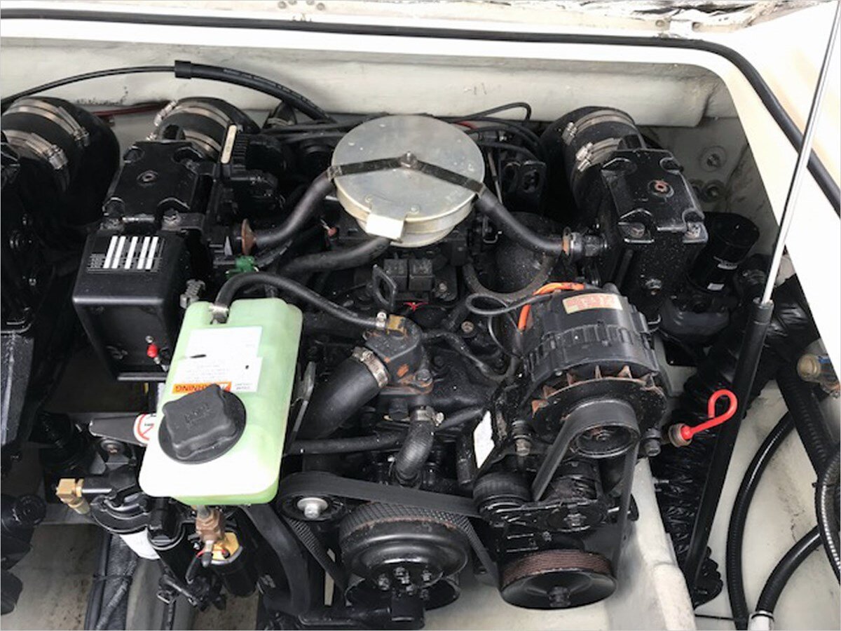 2001-pursuit-28-0b3c4d