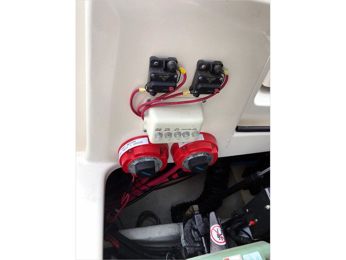 2001-pursuit-28-0b3c4d