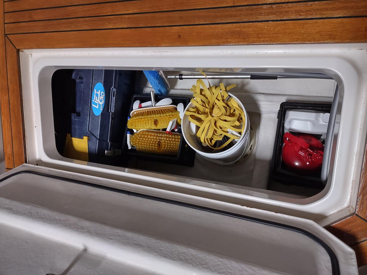 2001-riviera-42-15ce22