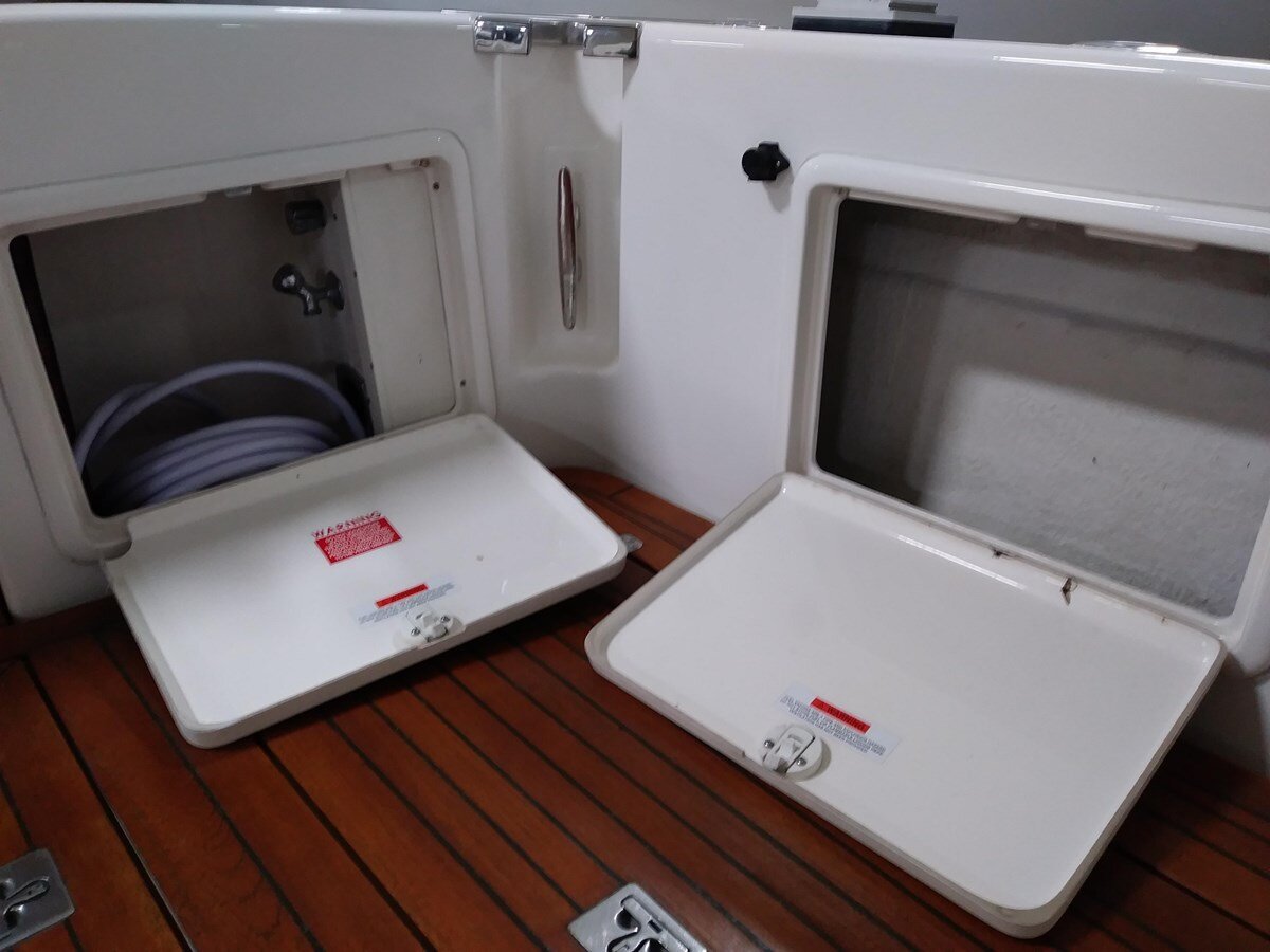 2001-riviera-42-15ce22