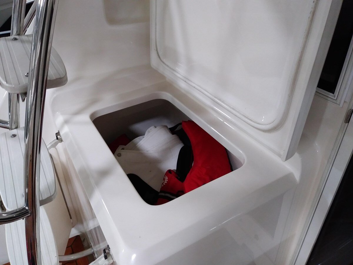 2001-riviera-42-15ce22