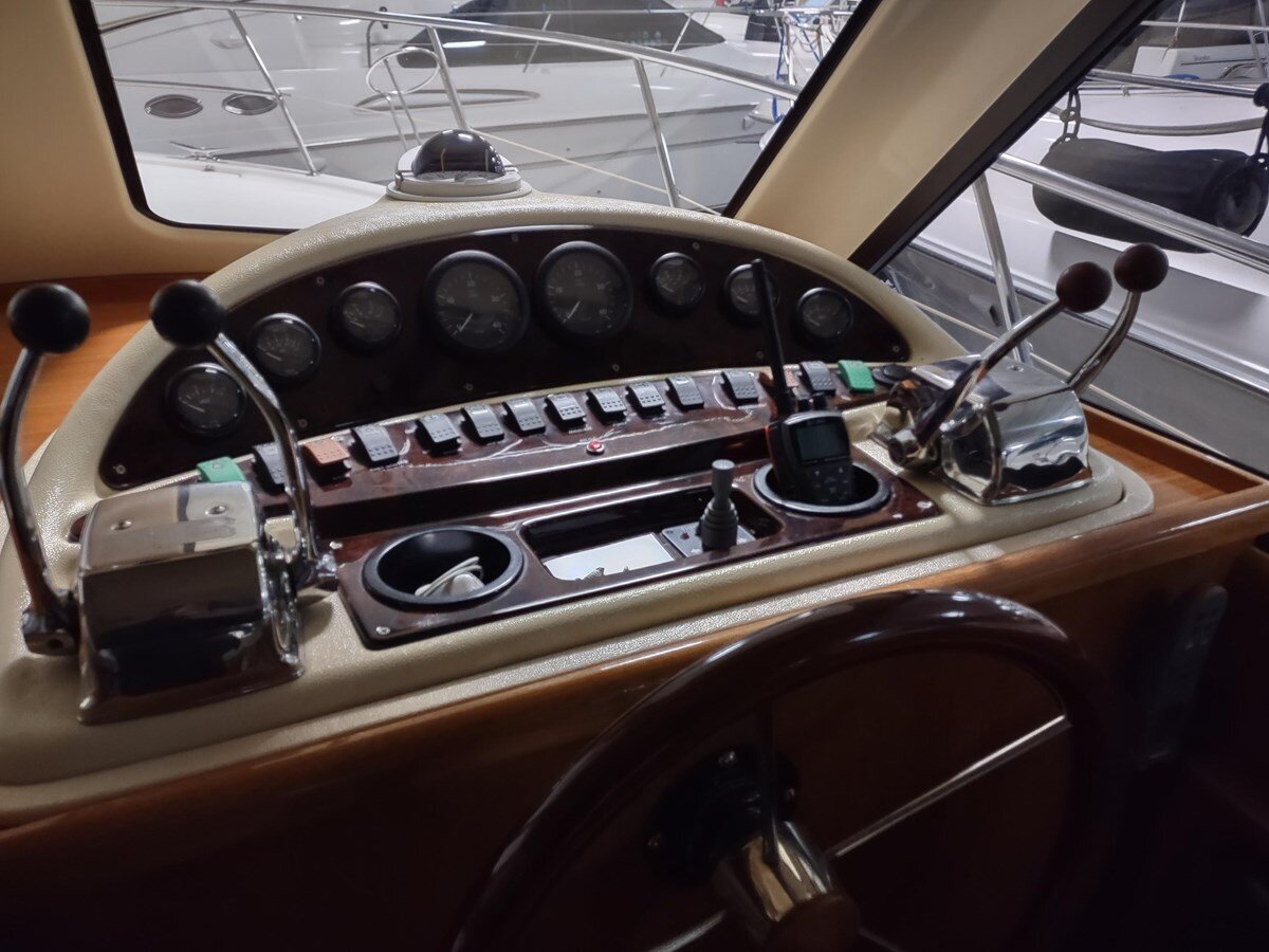 2001-riviera-42-15ce22