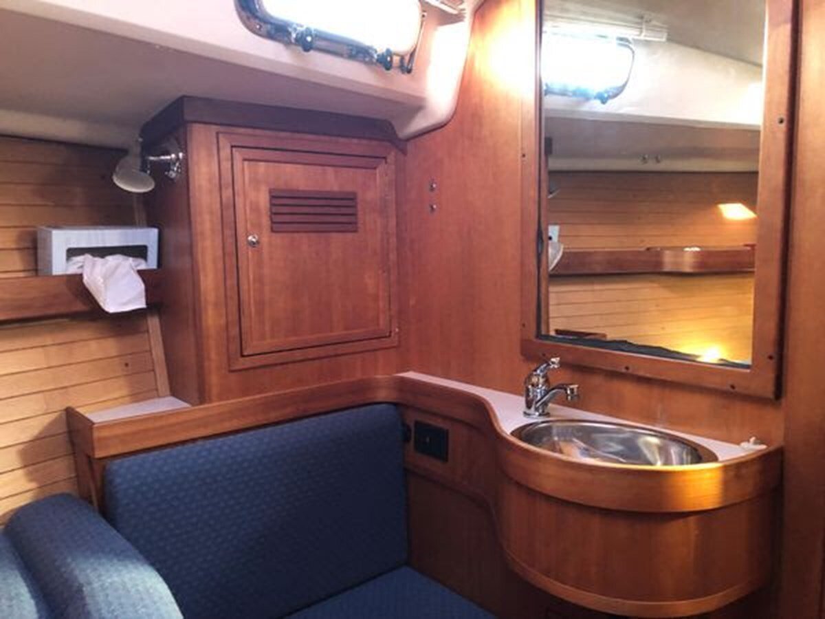 2001-sabre-yachts-36-2-84bb95