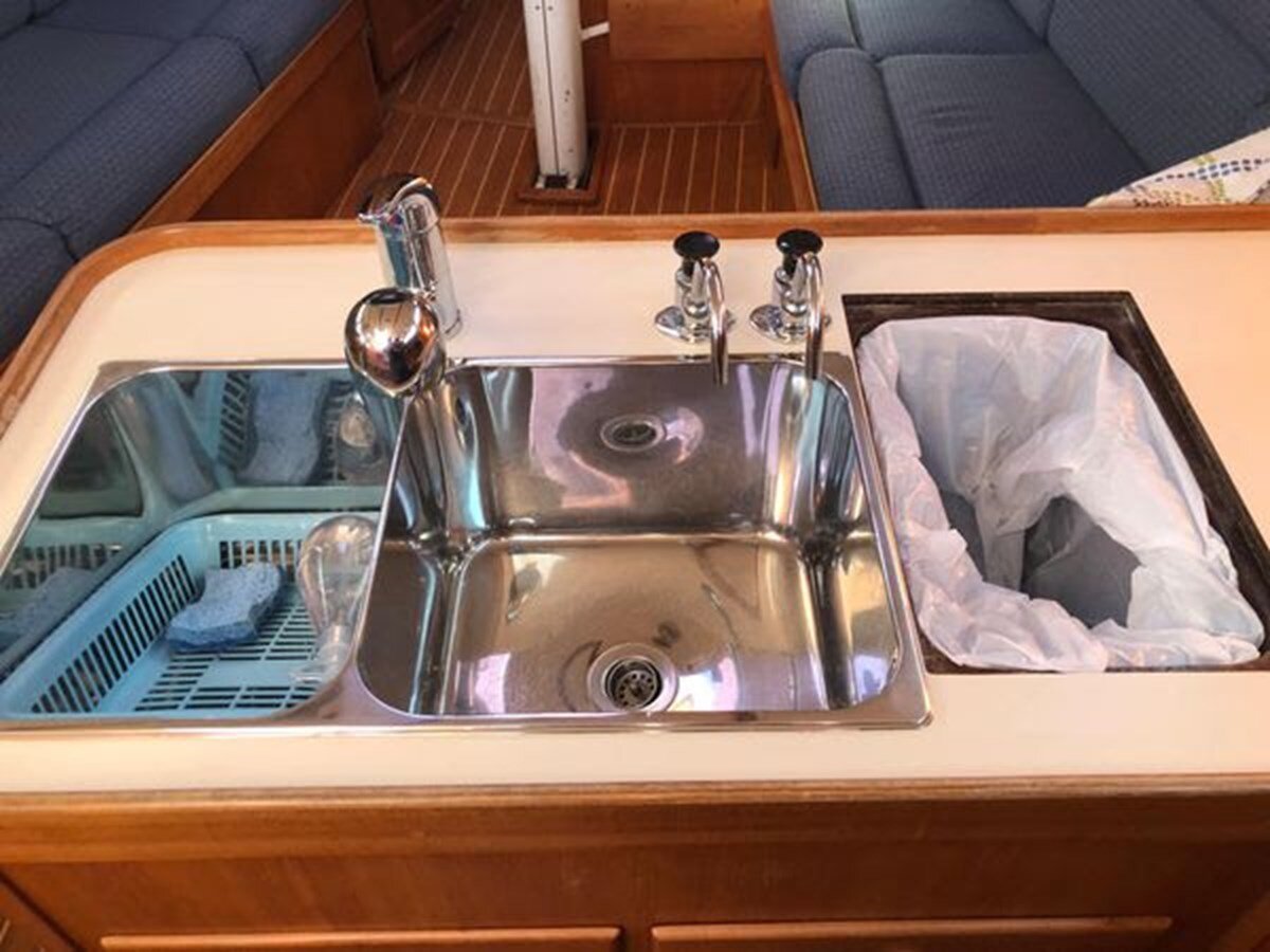 2001-sabre-yachts-36-2-84bb95