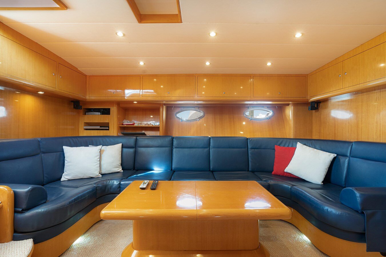 2001-uniesse-48-876ed7