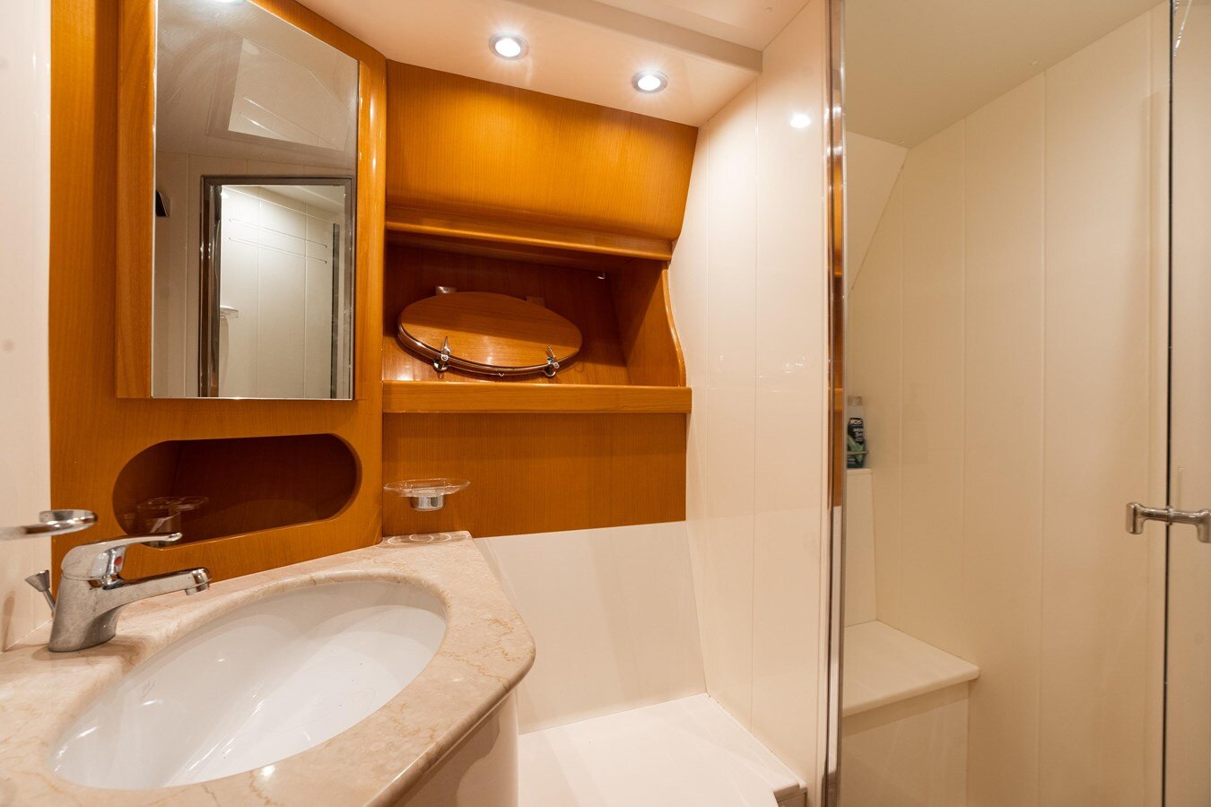 2001-uniesse-48-876ed7