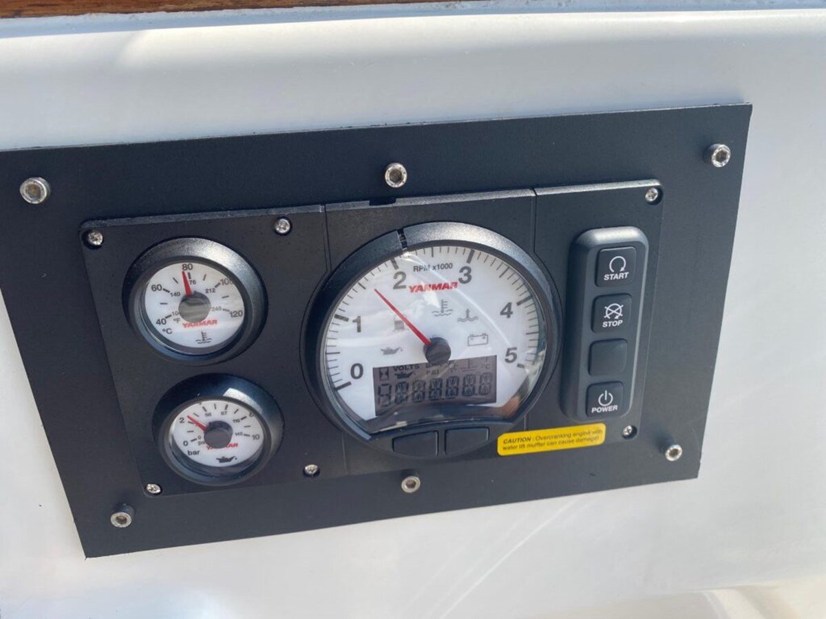 2001-voyage-yachts-43-8-c7ab97