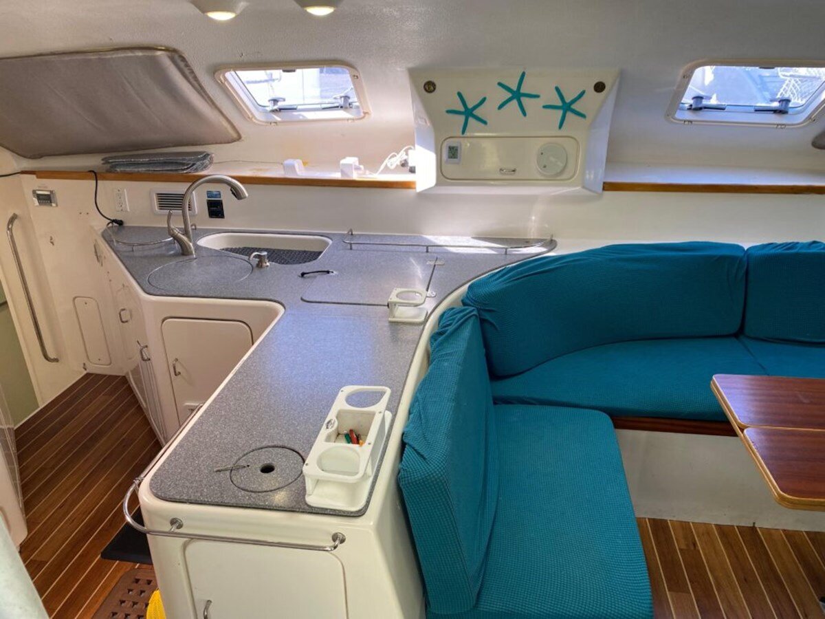 2001-voyage-yachts-43-8-c7ab97