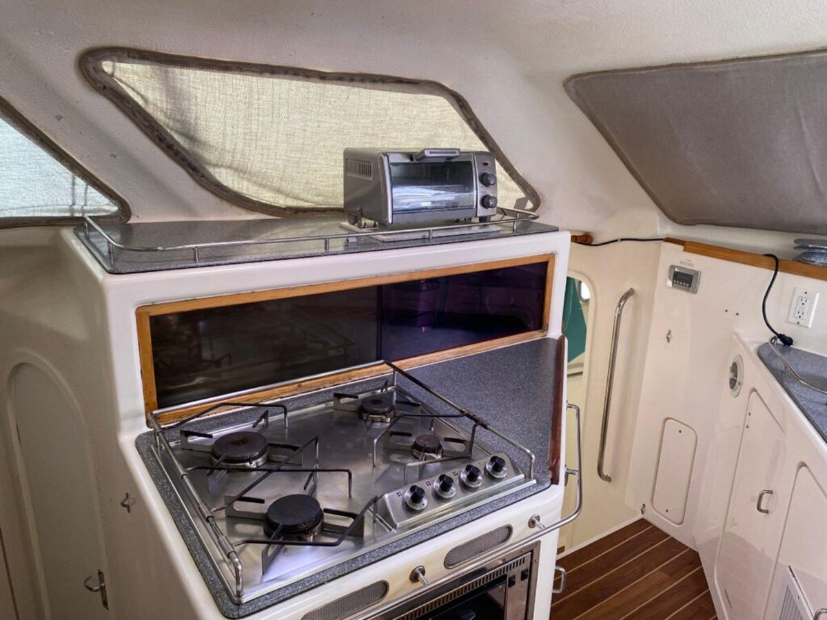 2001-voyage-yachts-43-8-c7ab97