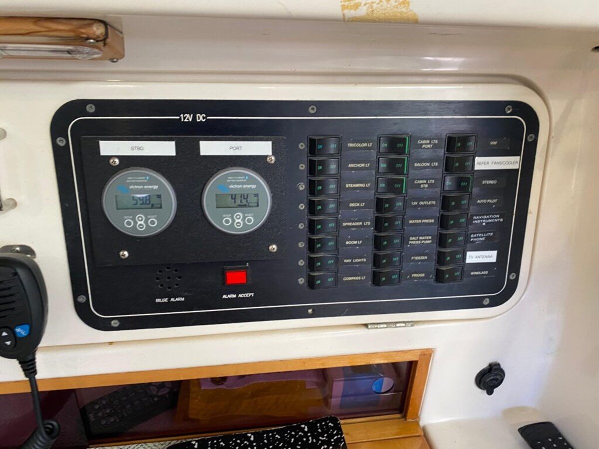 2001-voyage-yachts-43-8-c7ab97