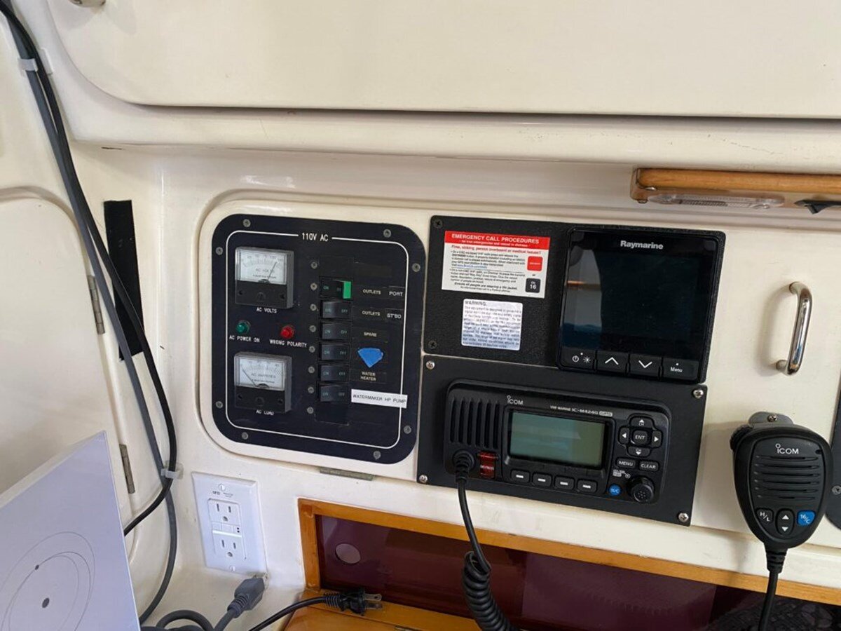 2001-voyage-yachts-43-8-c7ab97