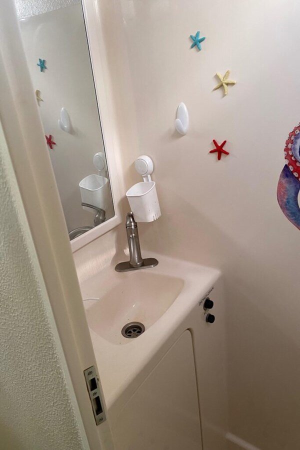 2001-voyage-yachts-43-8-c7ab97