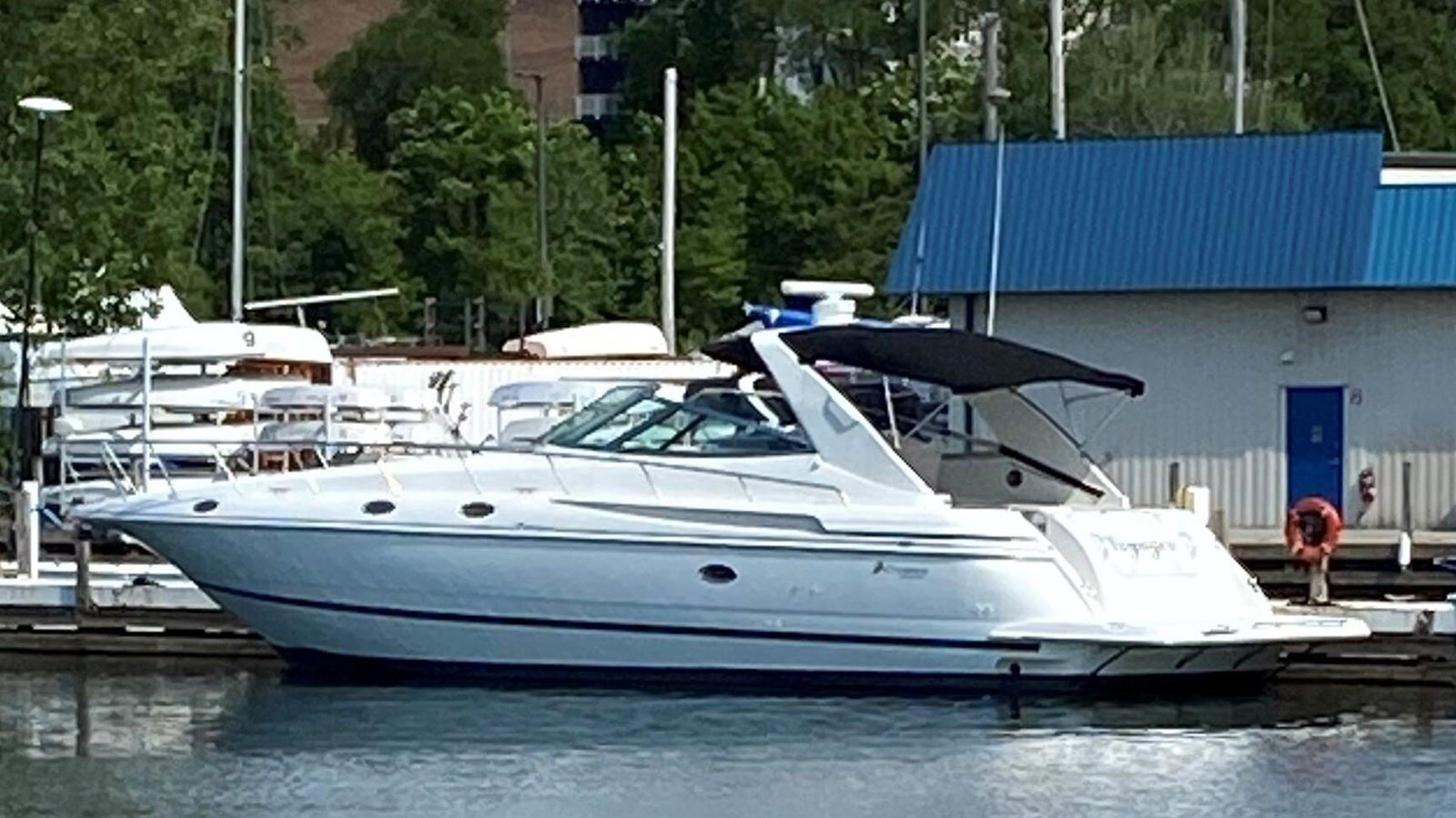 2002-cruisers-yachts-42-78b3e3