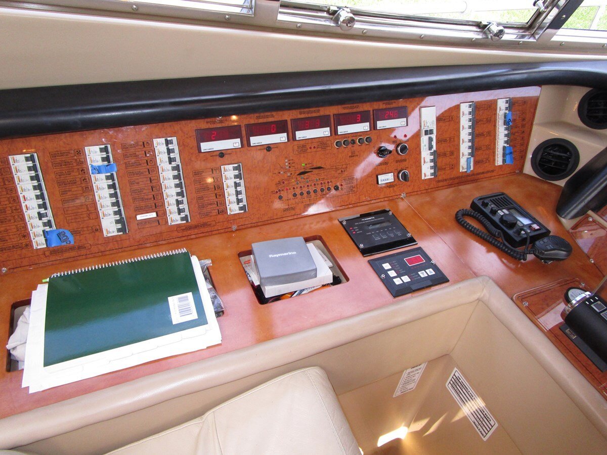 2002-ferretti-yachts-59-78d395