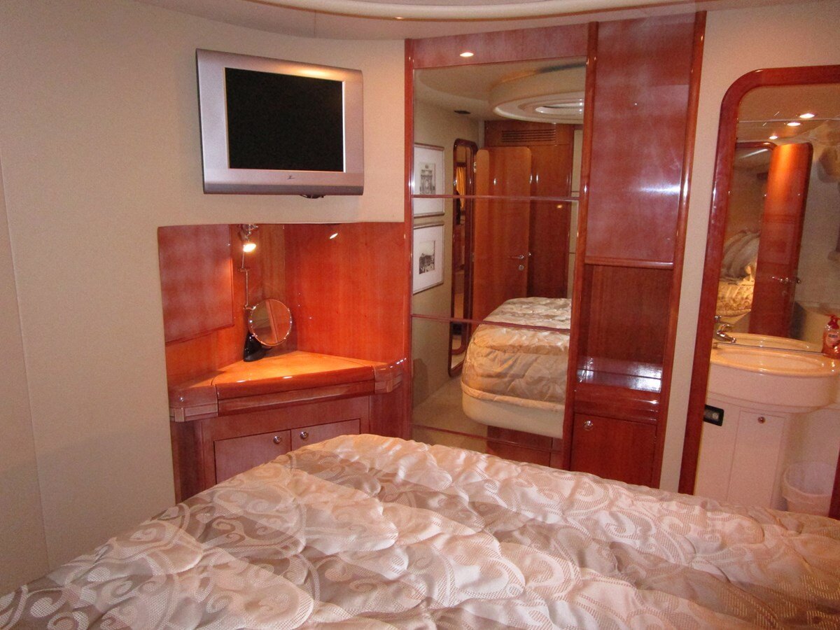 2002-ferretti-yachts-59-78d395