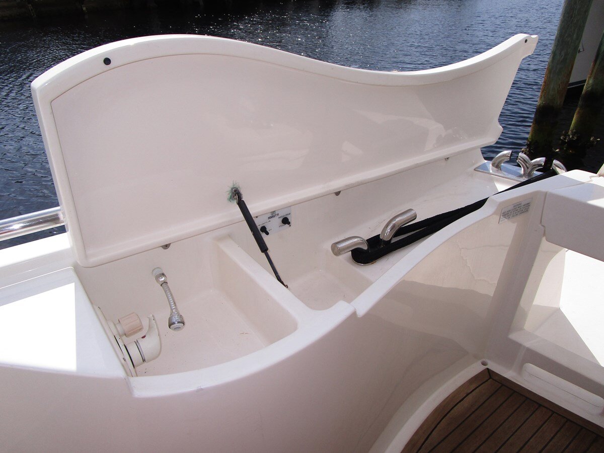 2002-ferretti-yachts-59-78d395