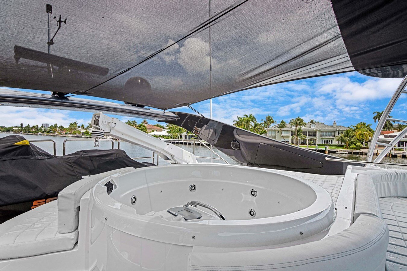 2002-ferretti-yachts-94-b477d5