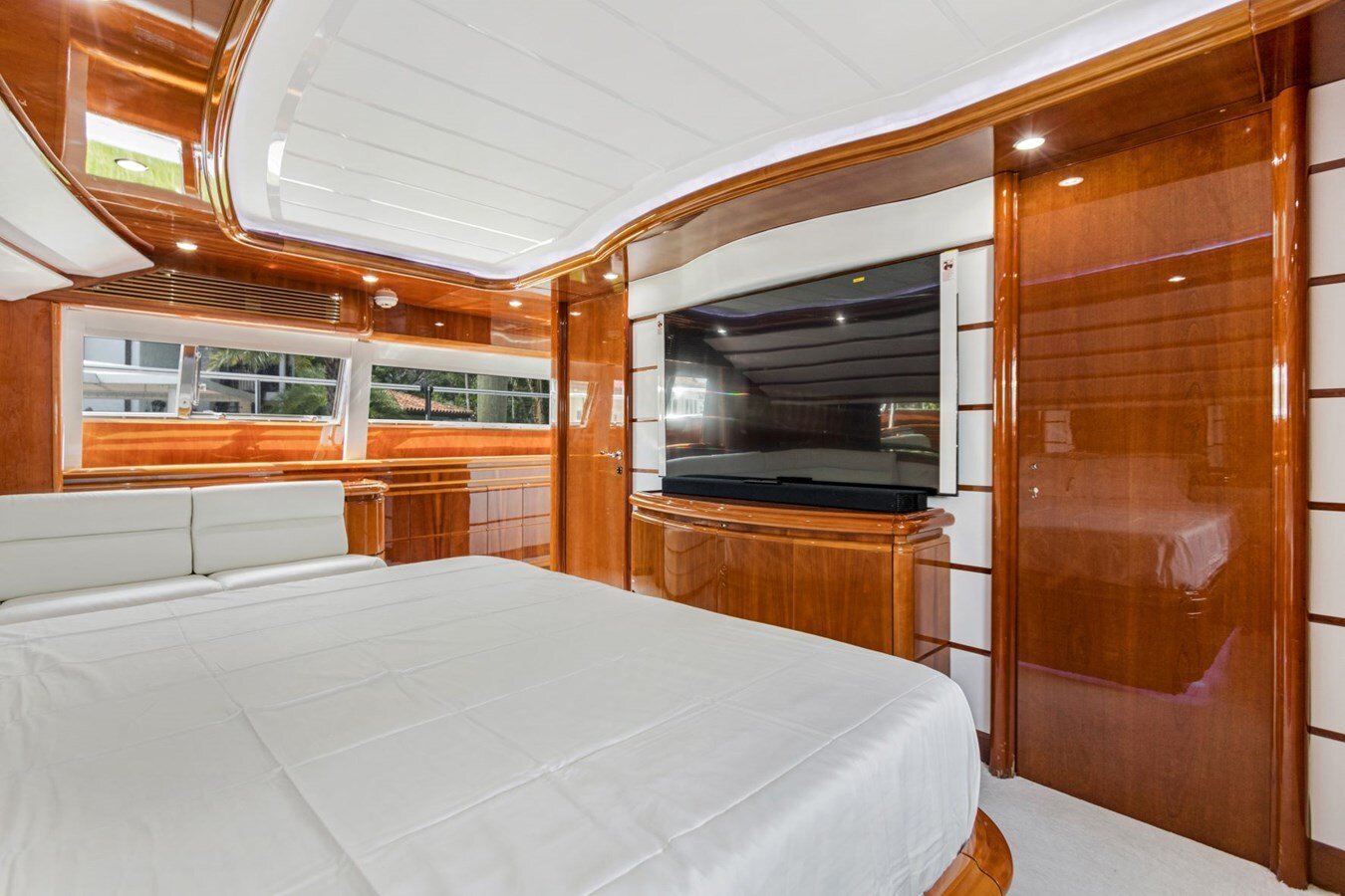 2002-ferretti-yachts-94-b477d5