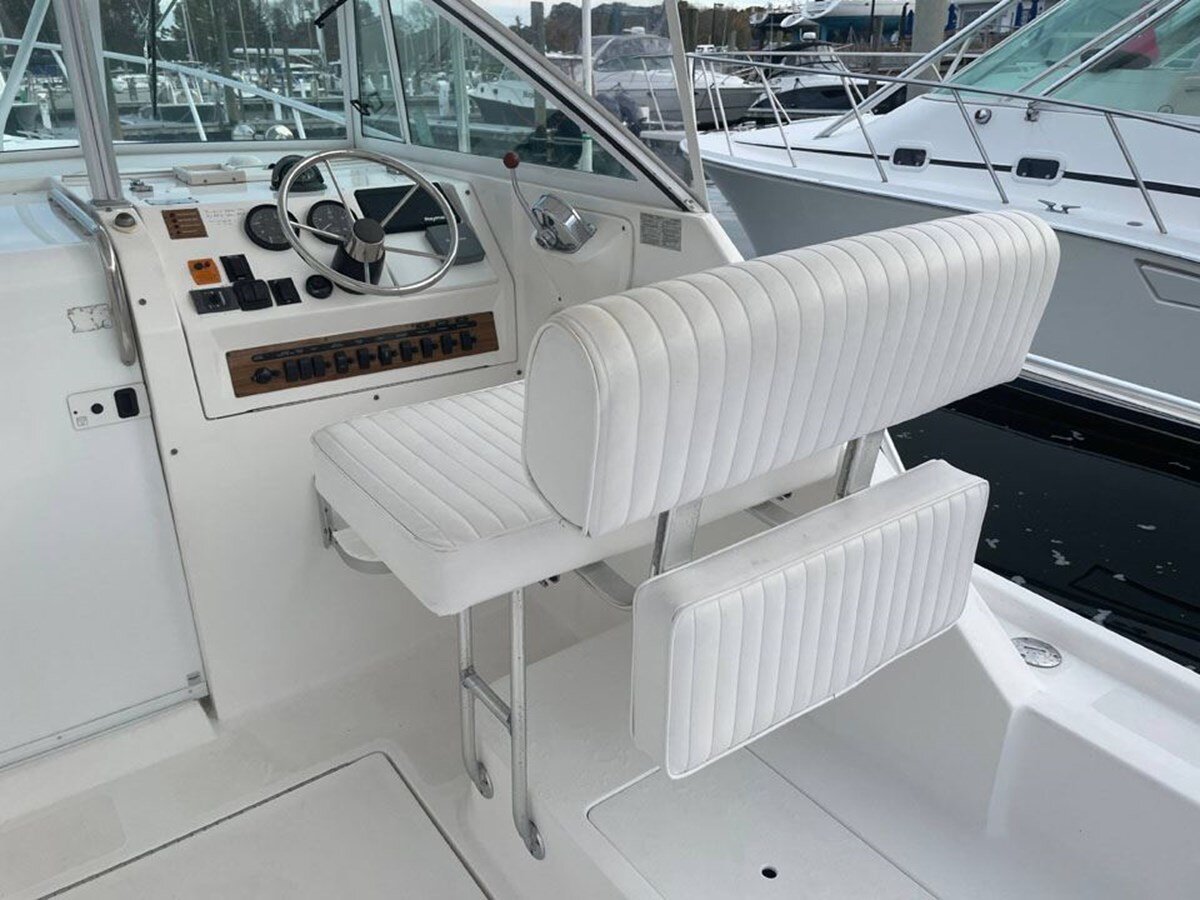 2002-luhrs-33-1-16c179