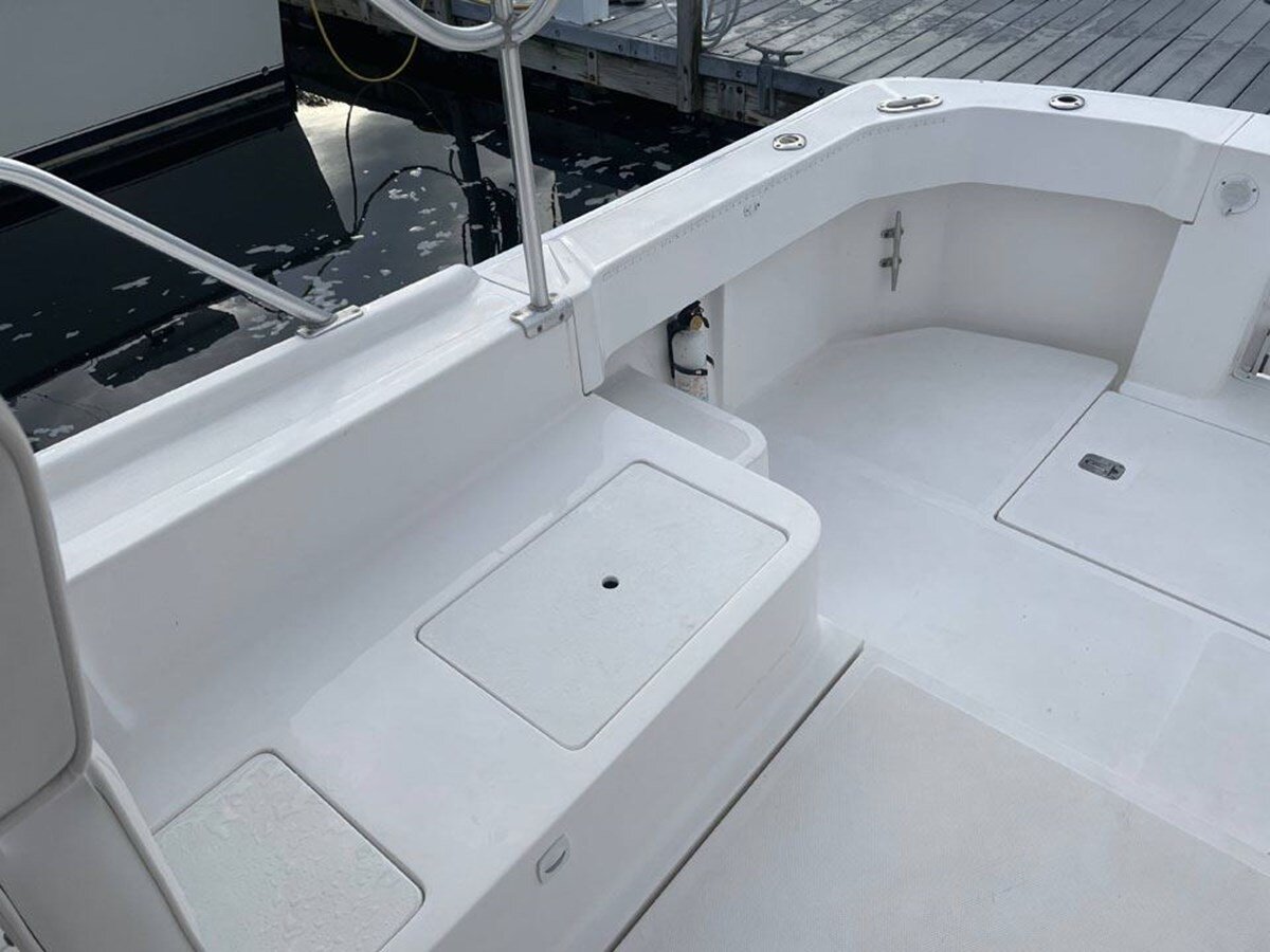 2002-luhrs-33-1-16c179