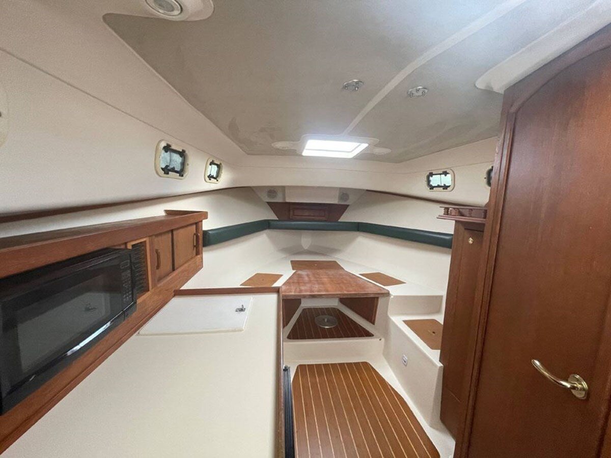 2002-luhrs-33-1-16c179