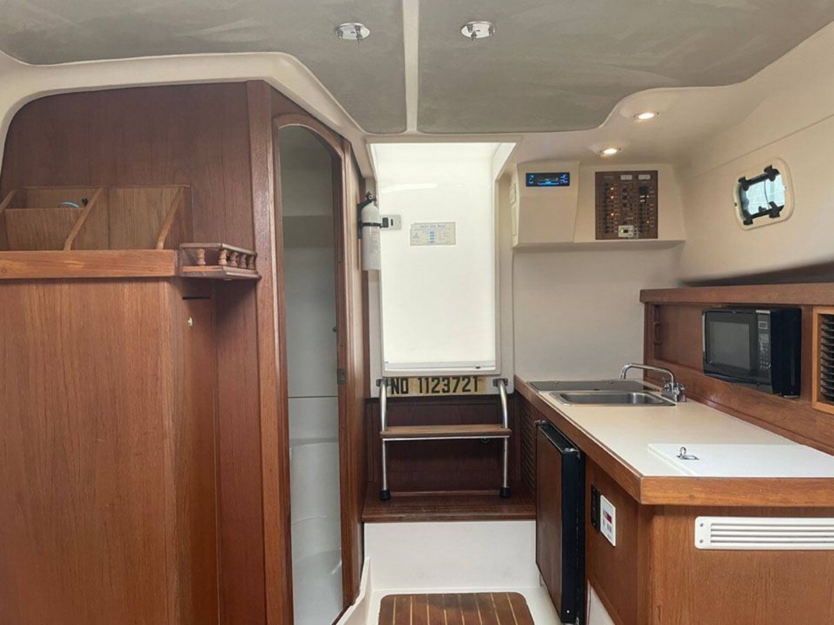 2002-luhrs-33-1-16c179