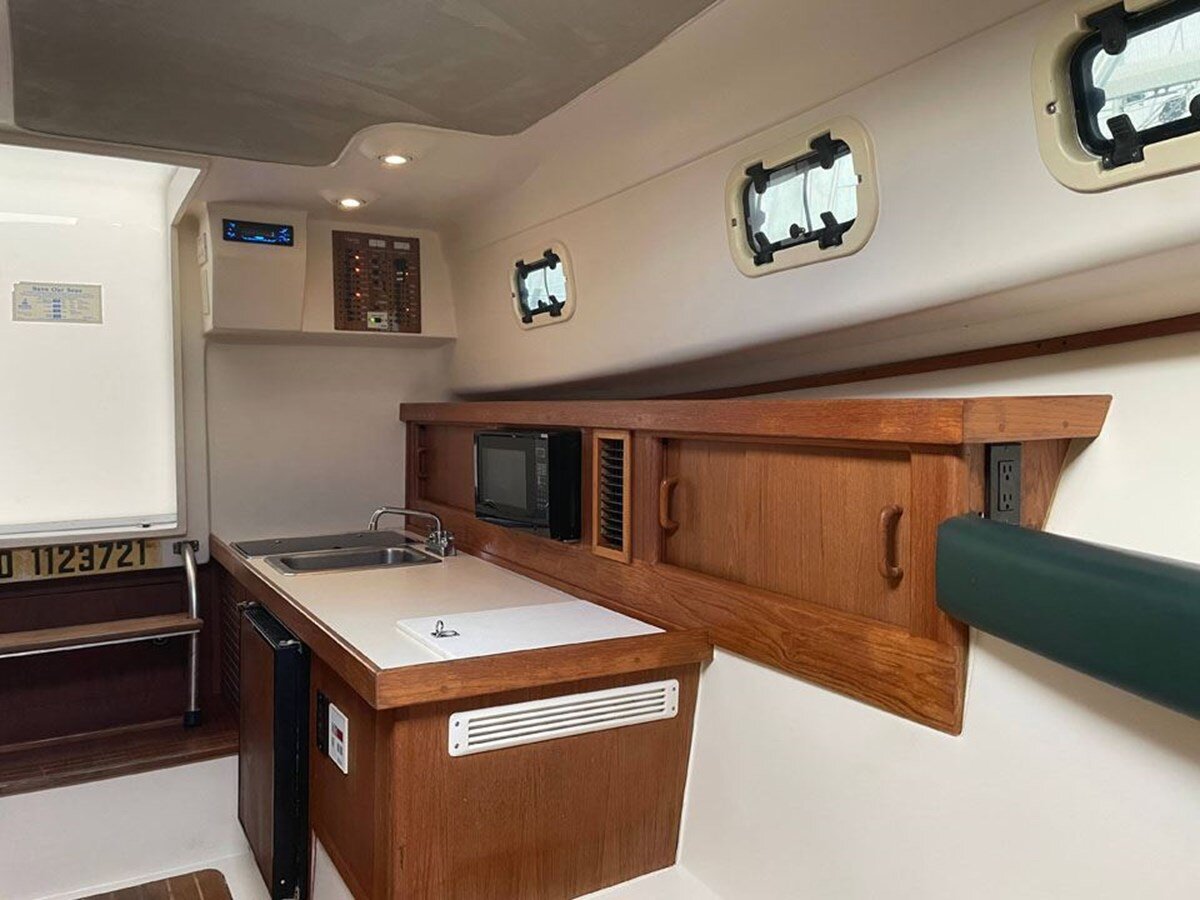 2002-luhrs-33-1-16c179