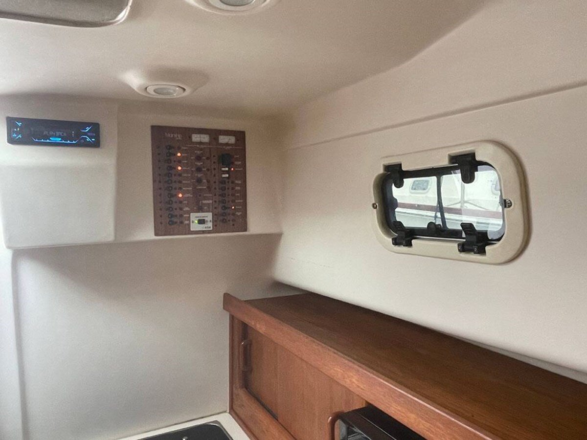 2002-luhrs-33-1-16c179