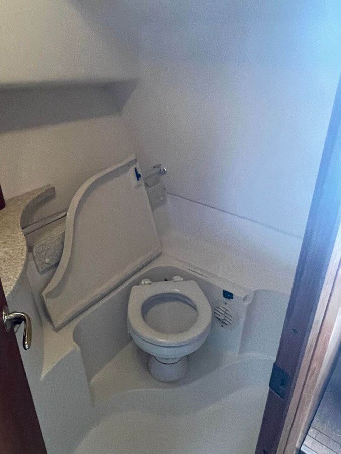 2002-luhrs-33-1-16c179