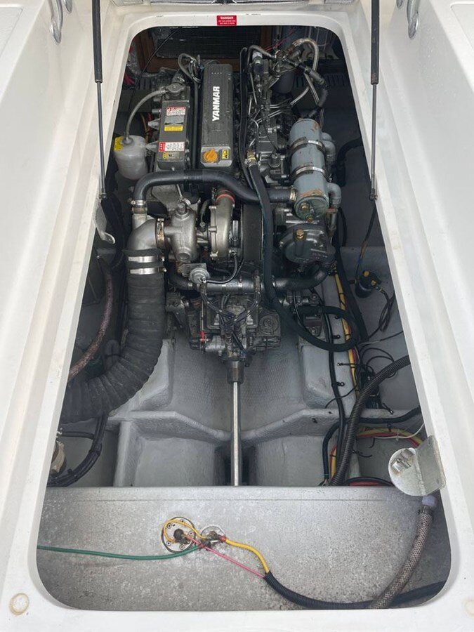 2002-luhrs-33-1-16c179