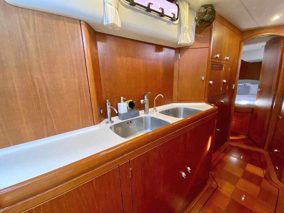 2002-oyster-marine-ltd-63-3-232e74