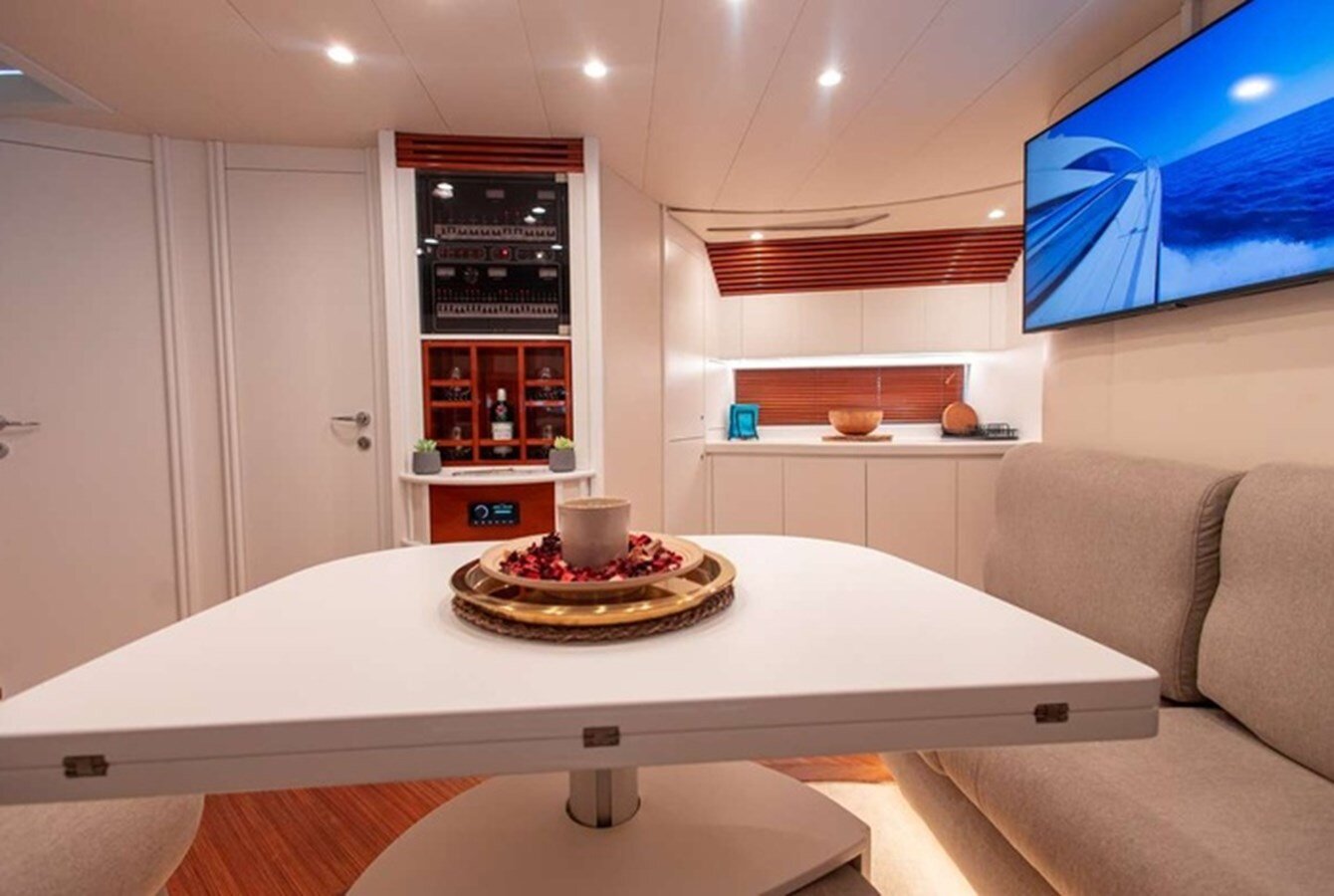 2002 PERSHING 55' 10