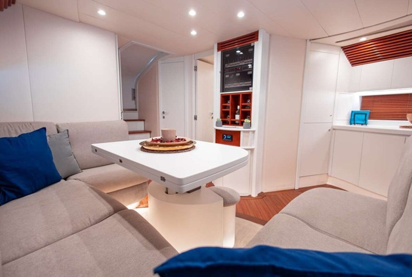 2002 PERSHING 55' 10