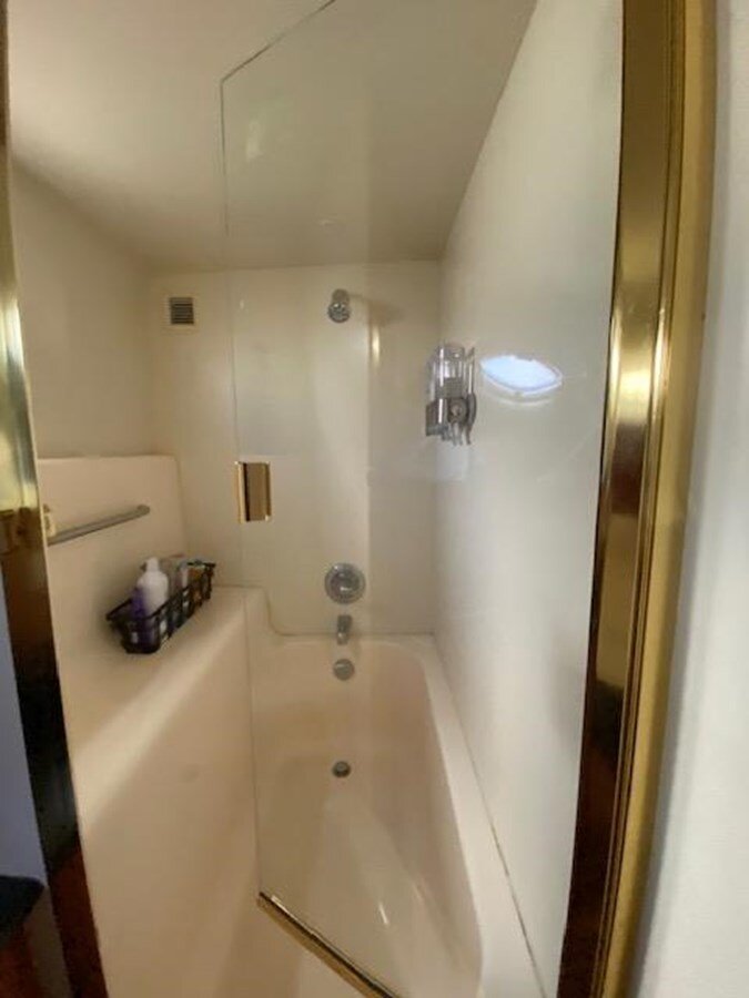 2002-silverton-47-8-b4e3f4