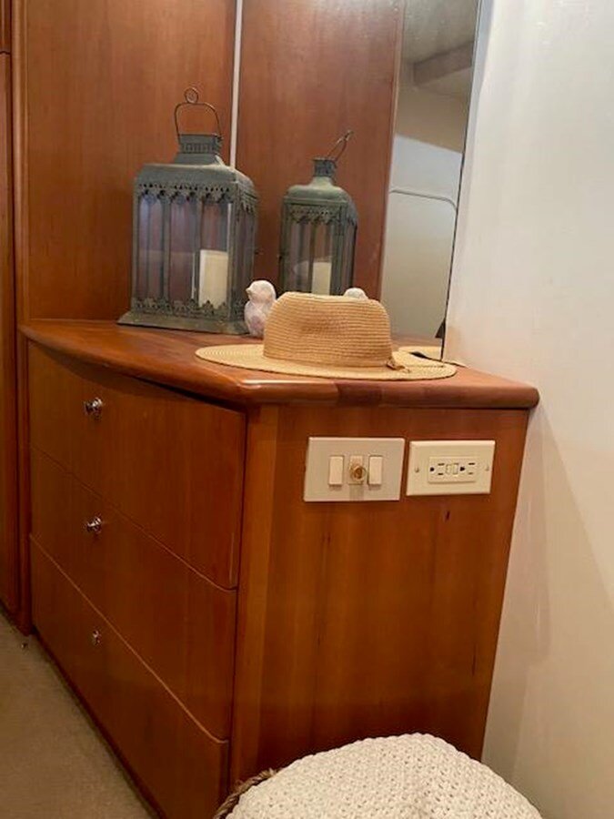 2002-silverton-47-8-b4e3f4